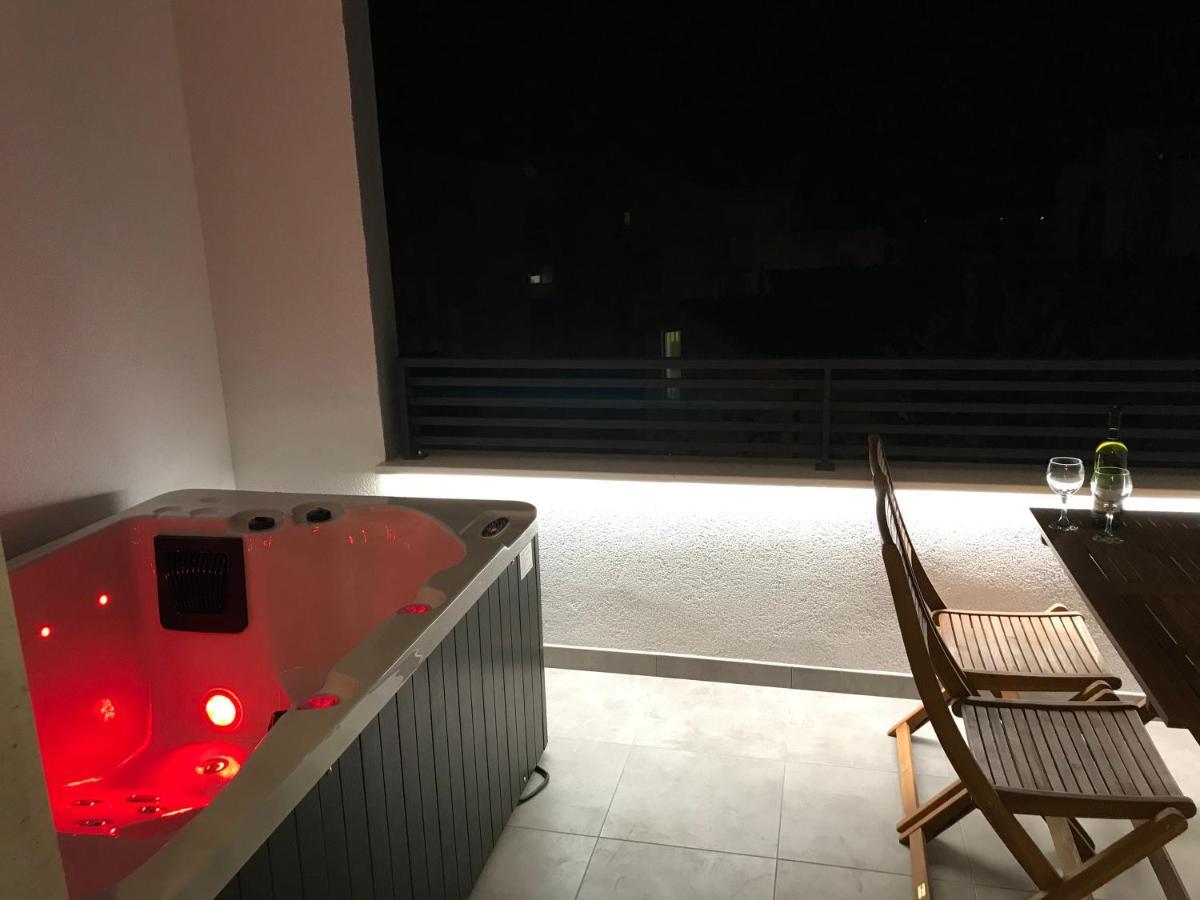 Apartments Tonkita With Jacuzzi Макарска Экстерьер фото