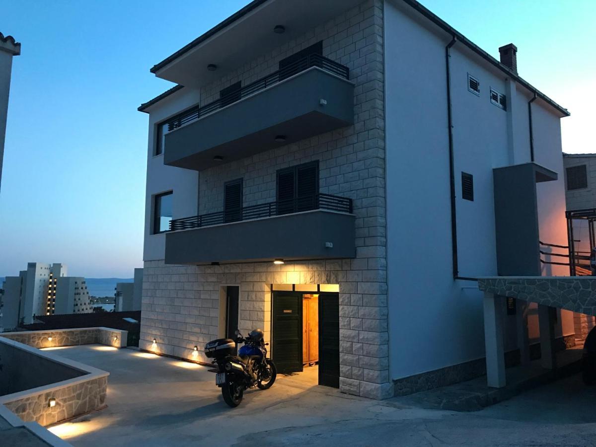 Apartments Tonkita With Jacuzzi Макарска Экстерьер фото