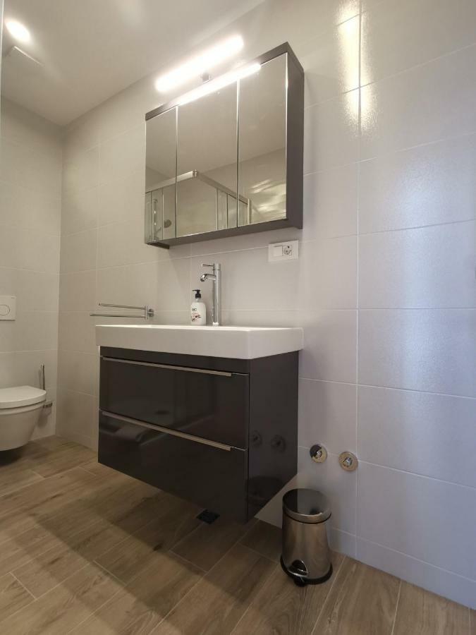 Apartments Tonkita With Jacuzzi Макарска Экстерьер фото
