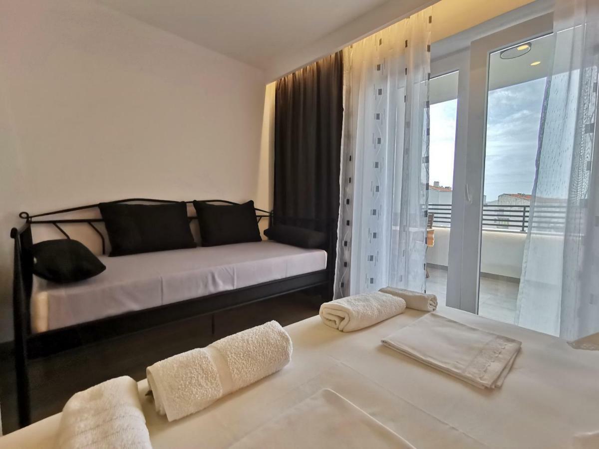 Apartments Tonkita With Jacuzzi Макарска Экстерьер фото