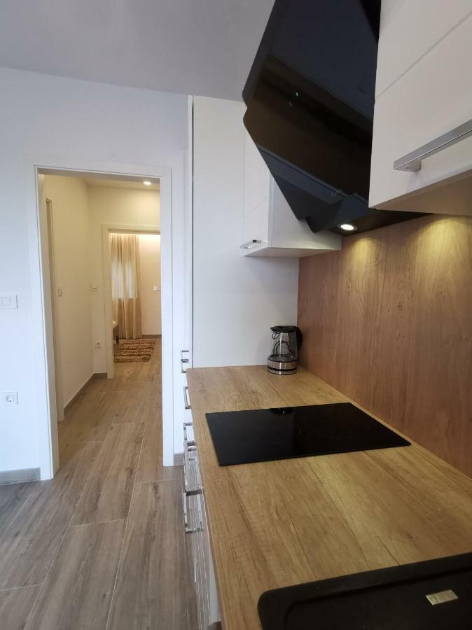Apartments Tonkita With Jacuzzi Макарска Экстерьер фото