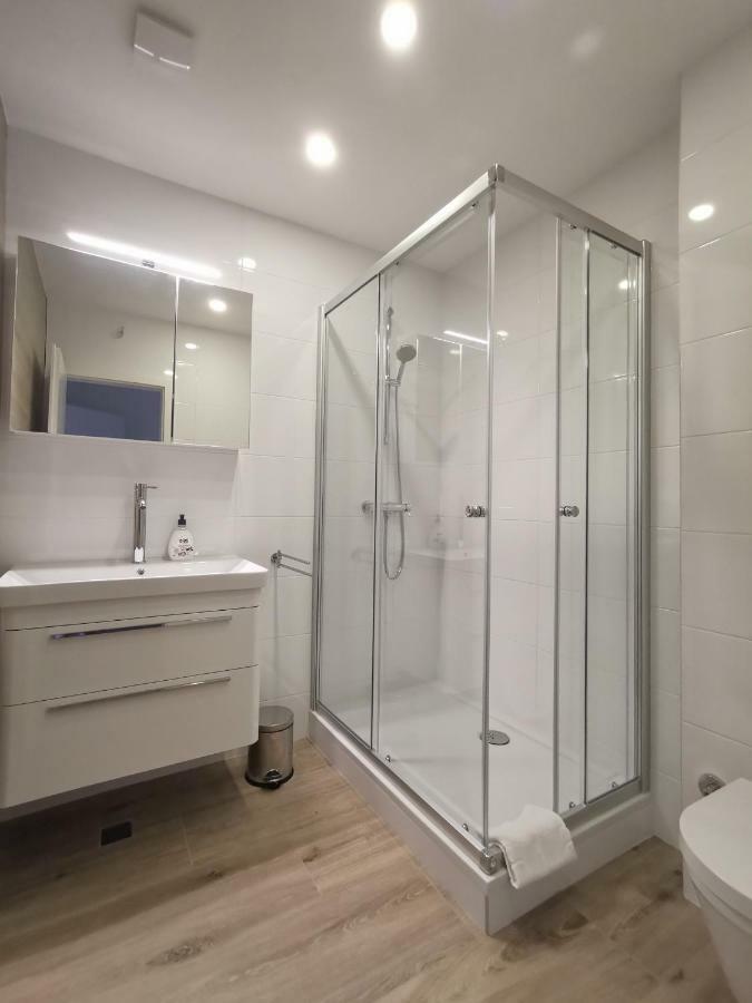 Apartments Tonkita With Jacuzzi Макарска Экстерьер фото