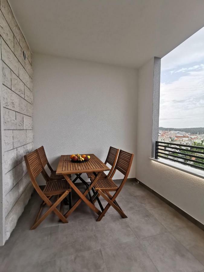 Apartments Tonkita With Jacuzzi Макарска Экстерьер фото